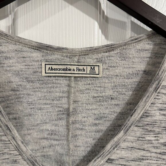 ABERCROMBIE & FITCH Women’s Gray V neck Cozy Sweater Size M Medium - Picture 3 of 4